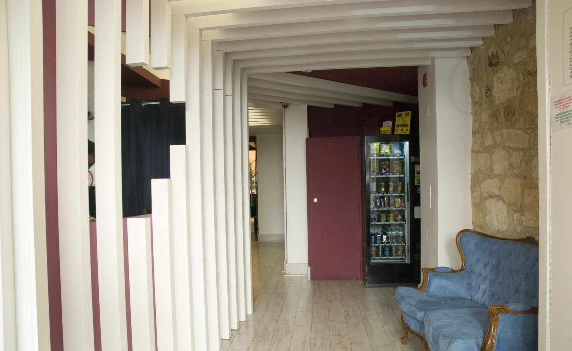 Albergue Revolutum Hostel Саламанка Екстериор снимка