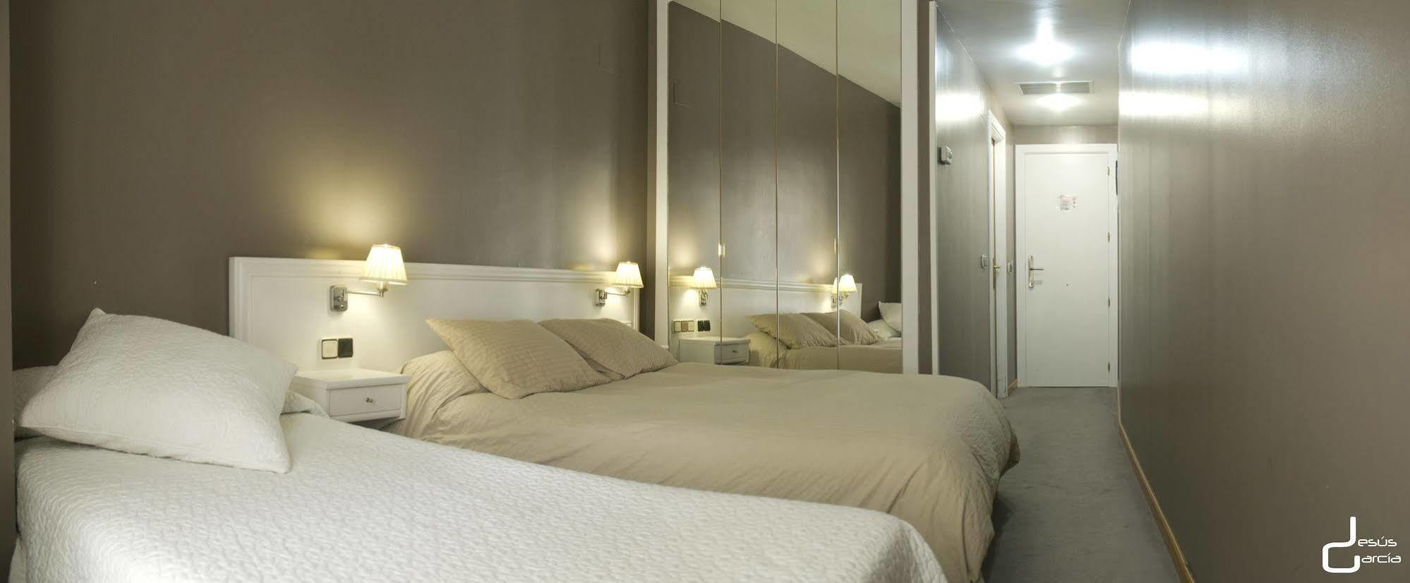 Albergue Revolutum Hostel Саламанка Екстериор снимка
