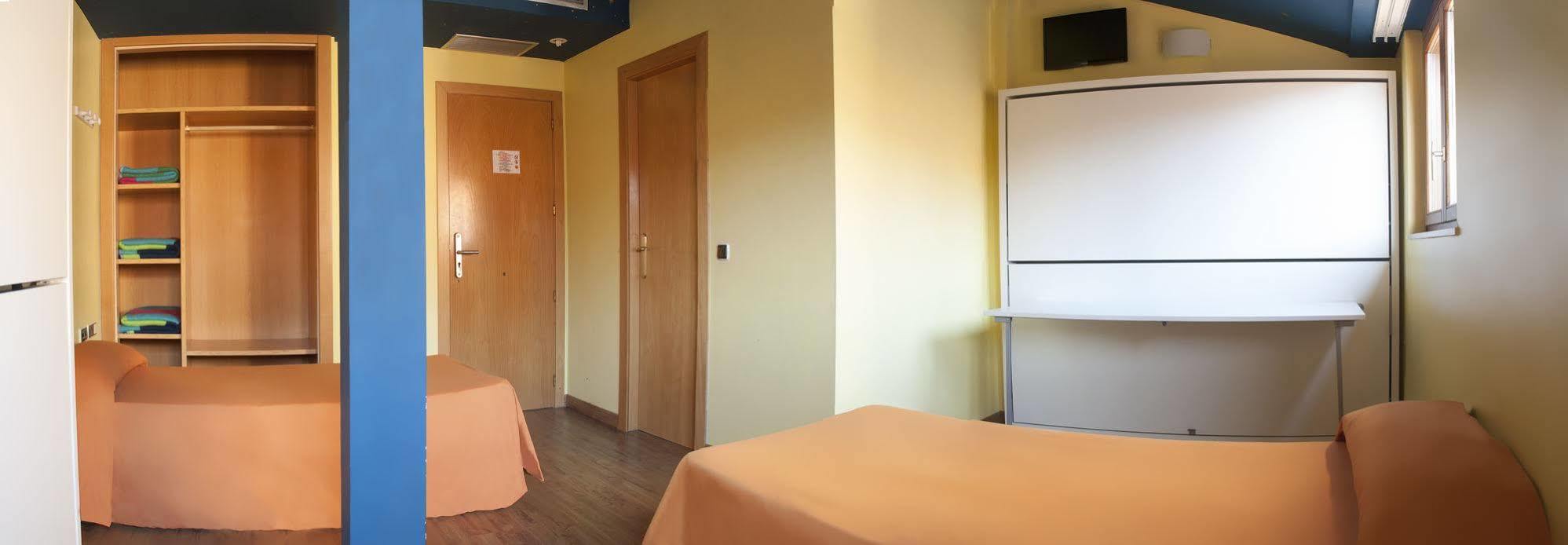 Albergue Revolutum Hostel Саламанка Екстериор снимка
