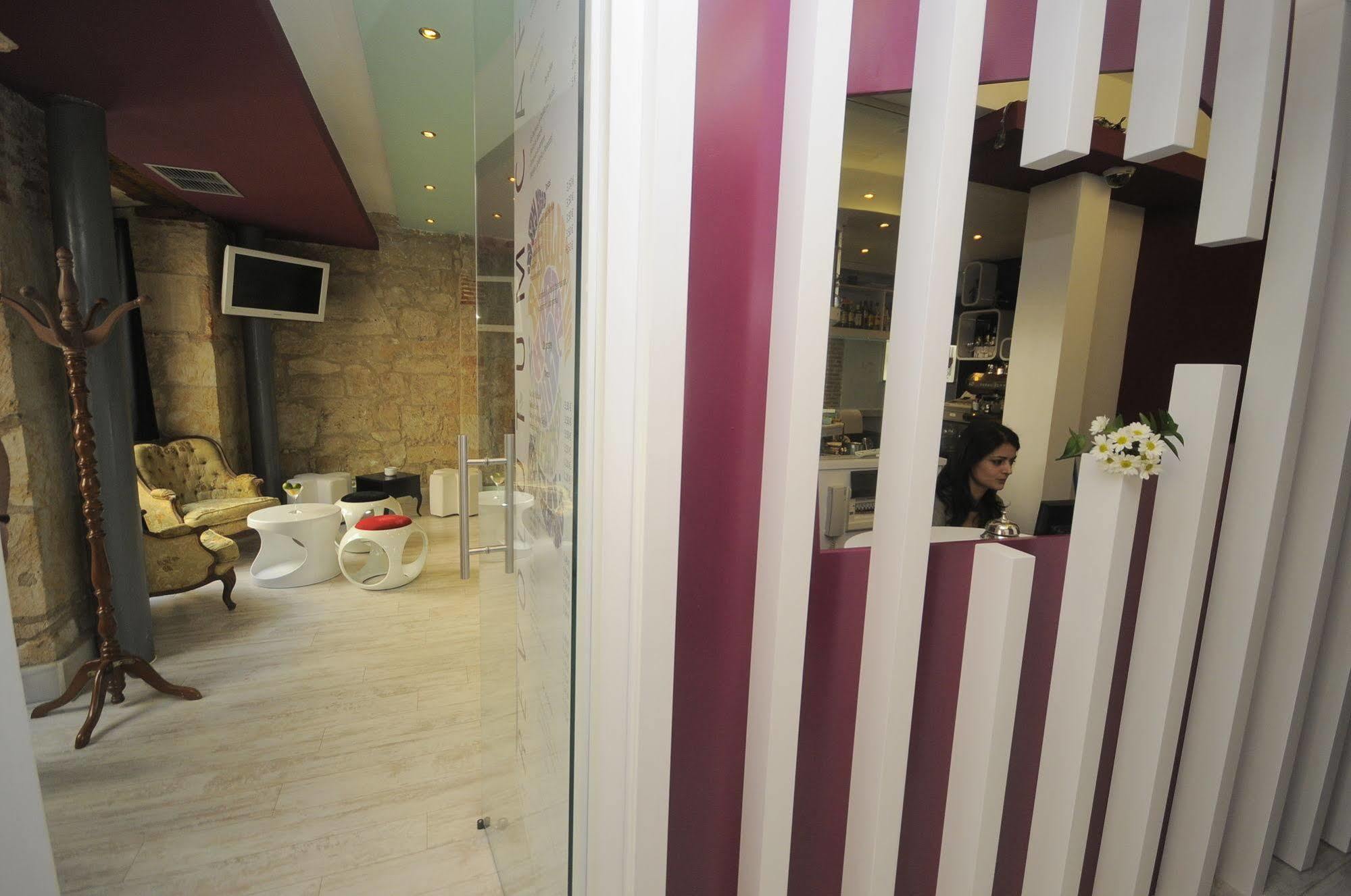 Albergue Revolutum Hostel Саламанка Екстериор снимка